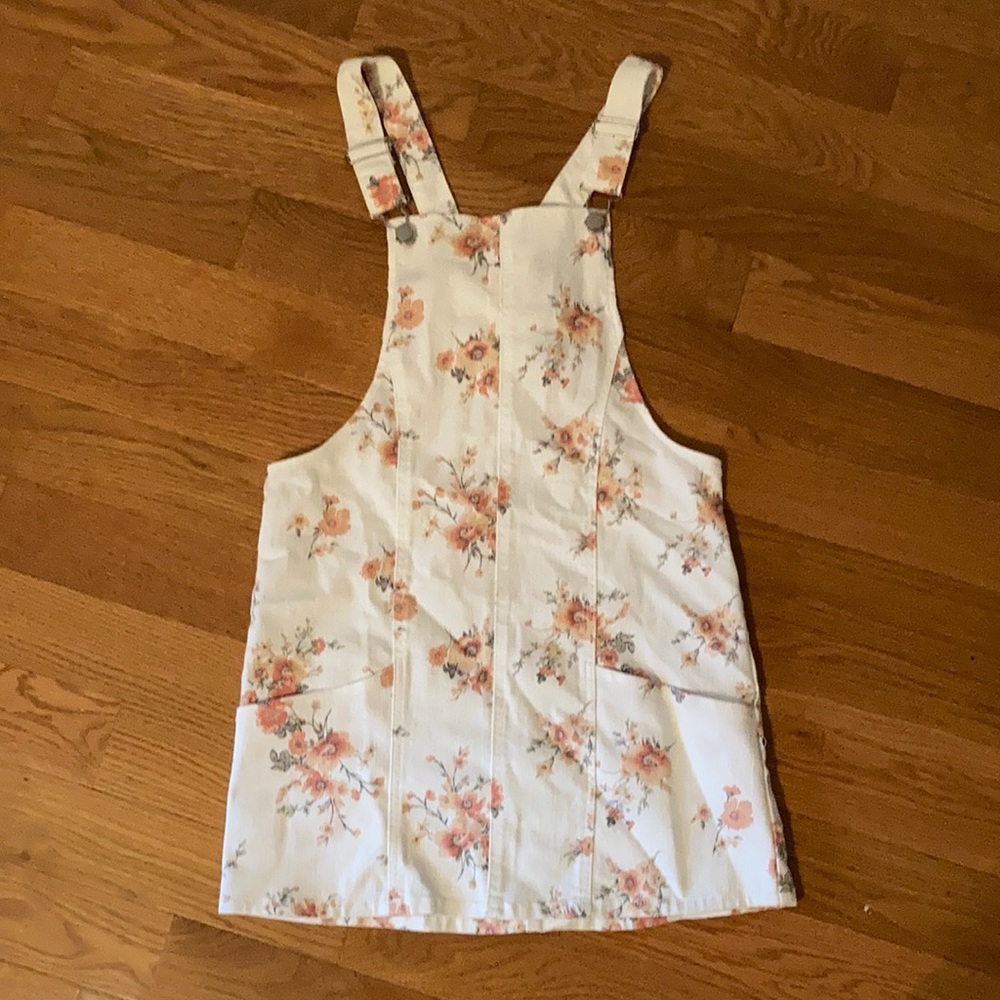 Overall-style dress! Size medium. Flower print. Super cute.